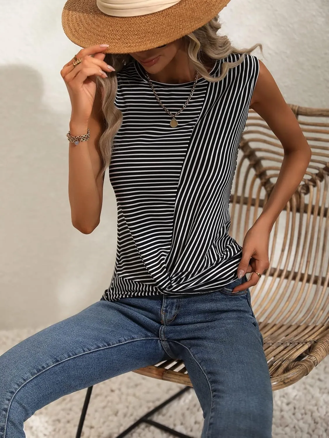SweatyRocks Women's Sleeveless Stripe Print Shirt Casual Round Neck Twist Hem Tank Top